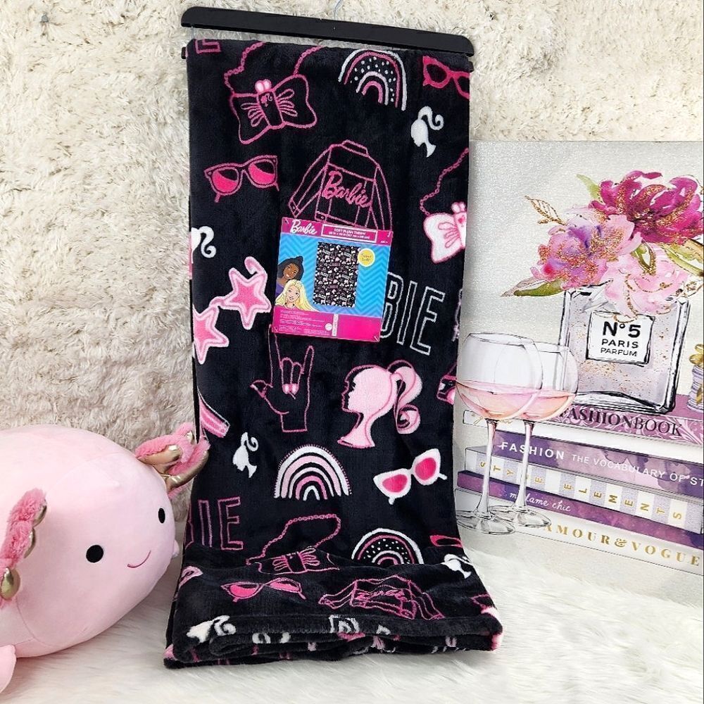 {Barbie} Plush Throw Blanket